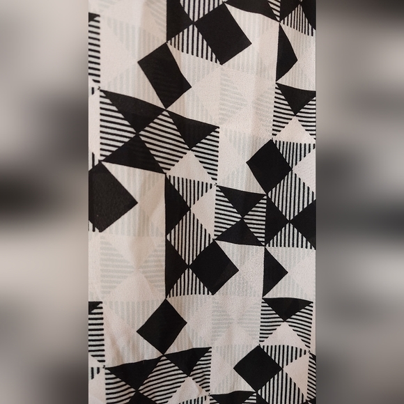 Cato Geometric Blouse Size L - Picture 10 of 10